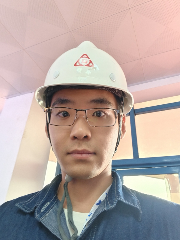 何鹏宇的第二张照片--鹤壁中老年相亲网